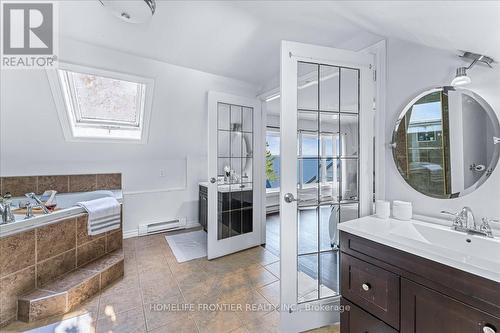 6 Lakeview Park Road, Kawartha Lakes, ON - Indoor Photo Showing Bathroom