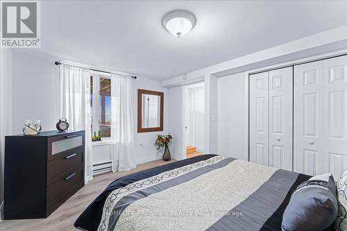 6 Lakeview Park Road, Kawartha Lakes, ON - Indoor Photo Showing Bedroom