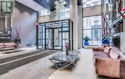 213 - 9201 Yonge Street, Richmond Hill, ON - Indoor