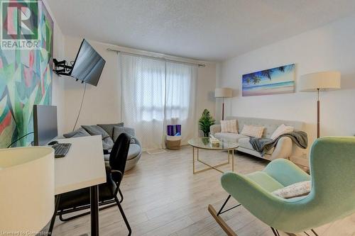 46 Cherry Street, Kitchener, ON - Indoor Photo Showing Living Room