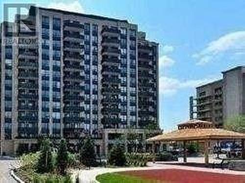 813 - 520 Steeles Avenue W, Vaughan, ON - Outdoor