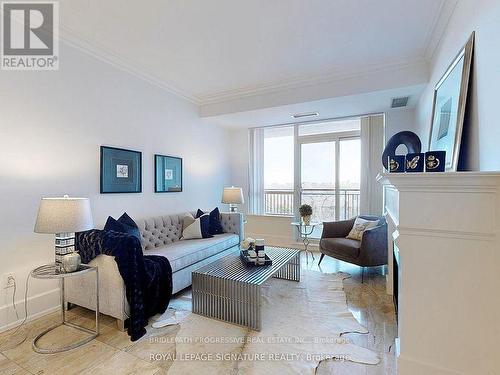 504-C - 662 Sheppard Avenue E, Toronto, ON - Indoor Photo Showing Living Room