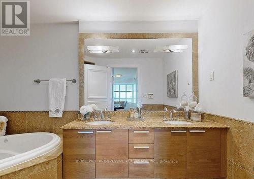 504-C - 662 Sheppard Avenue E, Toronto, ON - Indoor Photo Showing Bathroom