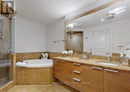 504-C - 662 Sheppard Avenue E, Toronto, ON - Indoor Photo Showing Bathroom