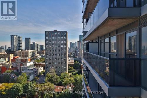 2010 - 25 Carlton Street, Toronto, ON - Outdoor