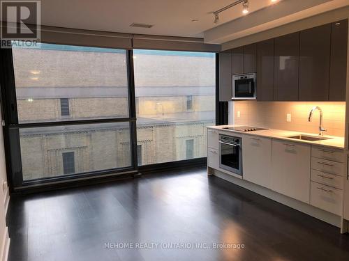 711 - 403 Church Street, Toronto, ON - Indoor Photo Showing Kitchen With Upgraded Kitchen