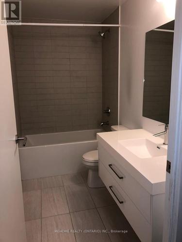 711 - 403 Church Street, Toronto, ON - Indoor Photo Showing Bathroom