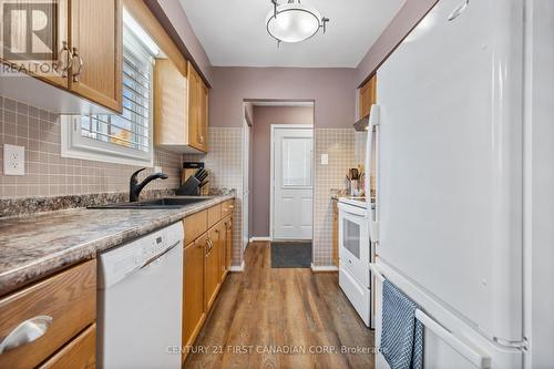 305 Simpson Crescent, London, ON - Indoor Photo Showing Kitchen