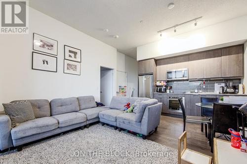 104 - 36 Forest Manor Road, Toronto, ON - Indoor Photo Showing Living Room