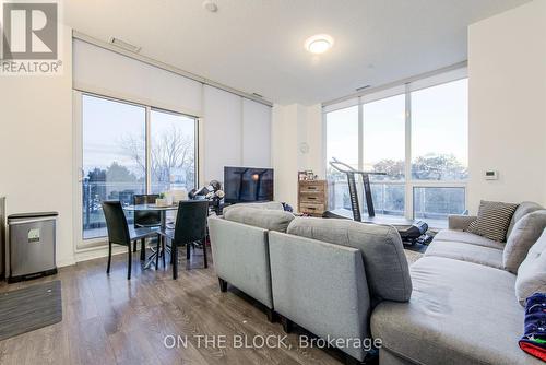 104 - 36 Forest Manor Road, Toronto, ON - Indoor Photo Showing Living Room