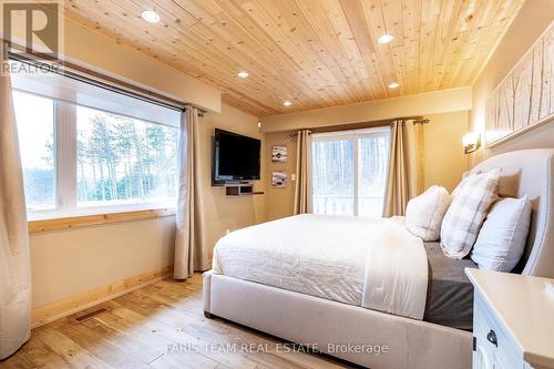 1358 Concession Road 4, Adjala-Tosorontio, ON - Indoor Photo Showing Bedroom