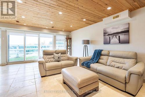 1358 Concession Road 4, Adjala-Tosorontio, ON - Indoor Photo Showing Living Room