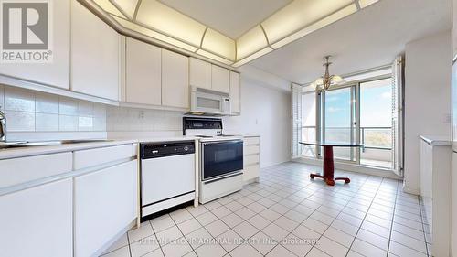 1108 - 7300 Yonge Street, Vaughan, ON - Indoor Photo Showing Kitchen