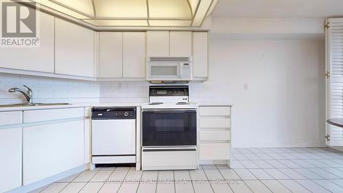 1108 - 7300 Yonge Street, Vaughan, ON - Indoor Photo Showing Kitchen