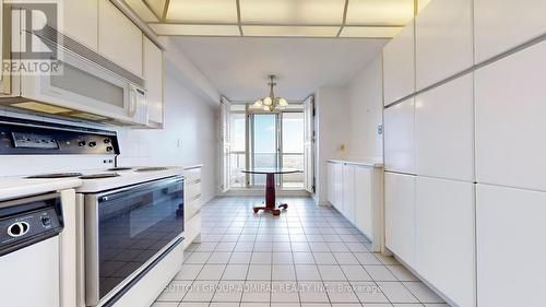 1108 - 7300 Yonge Street, Vaughan, ON - Indoor Photo Showing Kitchen