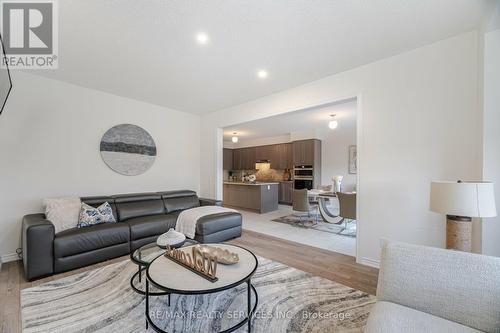 43 Rainbrook Close, Brampton, ON - Indoor Photo Showing Living Room