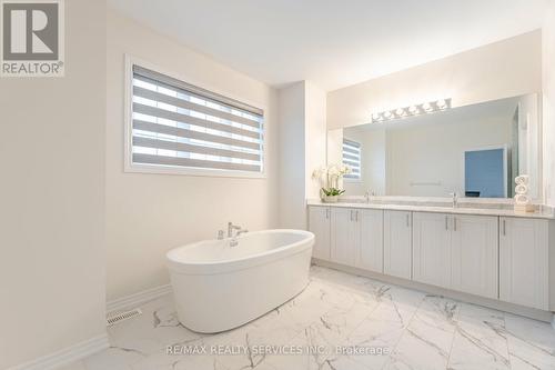 43 Rainbrook Close, Brampton, ON - Indoor Photo Showing Bathroom