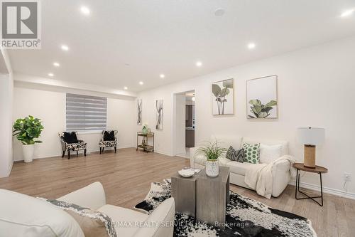 43 Rainbrook Close, Brampton, ON - Indoor Photo Showing Living Room