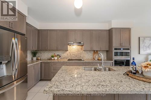 43 Rainbrook Close, Brampton, ON - Indoor Photo Showing Kitchen With Double Sink With Upgraded Kitchen