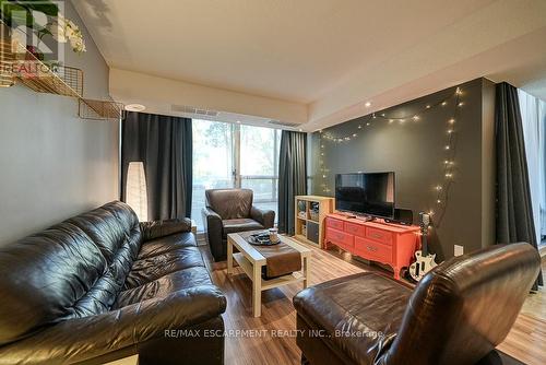 119 - 1300 Marlborough Court, Oakville, ON - Indoor Photo Showing Living Room