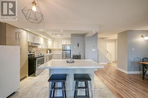 119 - 1300 Marlborough Court, Oakville, ON - Indoor Photo Showing Kitchen With Upgraded Kitchen