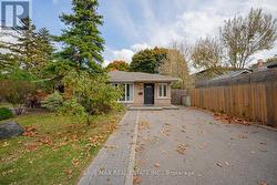 6 GAFNEY DRIVE  Mississauga, ON L5M 1E2