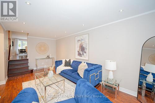 6 Gafney Drive, Mississauga, ON - Indoor Photo Showing Living Room