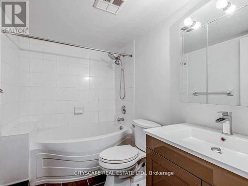 602 - 2565 Erin Centre Boulevard, Mississauga, ON - Indoor Photo Showing Bathroom