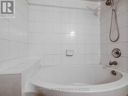 602 - 2565 Erin Centre Boulevard, Mississauga, ON - Indoor Photo Showing Bathroom