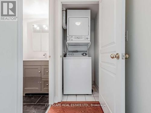 602 - 2565 Erin Centre Boulevard, Mississauga, ON - Indoor Photo Showing Laundry Room