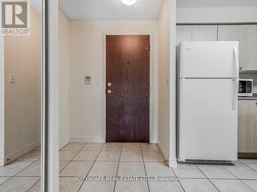 602 - 2565 Erin Centre Boulevard, Mississauga, ON - Indoor Photo Showing Kitchen