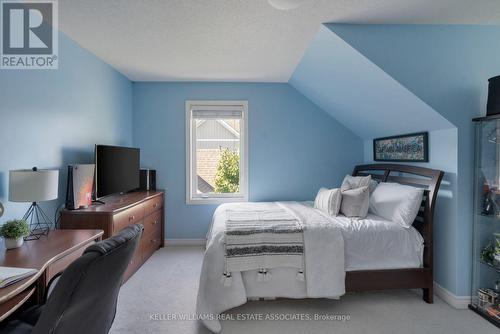 53 North Riverdale Drive, Caledon, ON - Indoor Photo Showing Bedroom