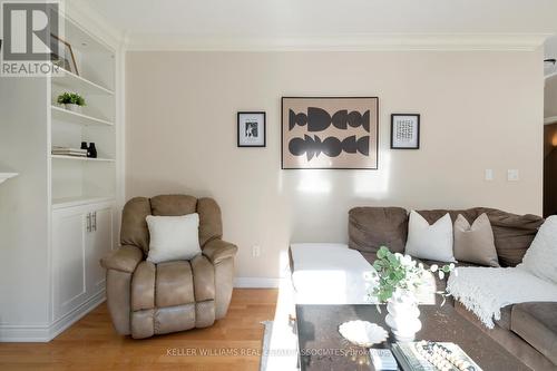 53 North Riverdale Drive, Caledon, ON - Indoor Photo Showing Living Room