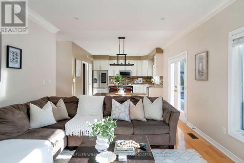 53 North Riverdale Drive, Caledon, ON - Indoor Photo Showing Living Room