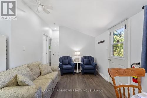 14 - 230-232 Lake Dalrymple Road, Kawartha Lakes, ON - Indoor Photo Showing Living Room