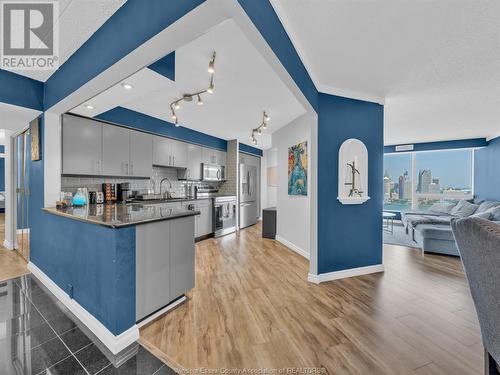 150 Park Street West Unit# 3003, Windsor, ON - Indoor Photo Showing Kitchen