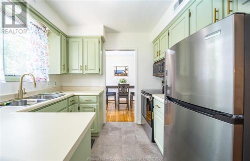 3240 St. Patrick'S Dr, Windsor, ON - Indoor Photo Showing Kitchen With Double Sink