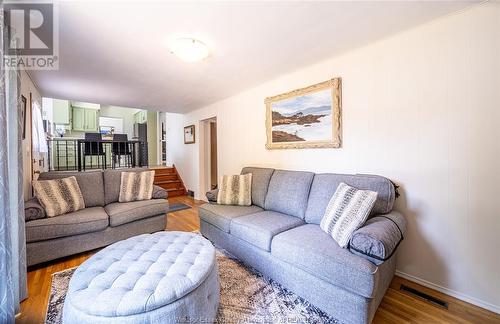 3240 St. Patrick'S Dr, Windsor, ON - Indoor Photo Showing Living Room