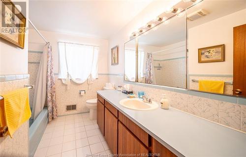 3240 St. Patrick'S Dr, Windsor, ON - Indoor Photo Showing Bathroom