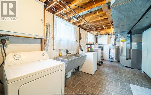 3240 St. Patrick'S Dr, Windsor, ON - Indoor Photo Showing Laundry Room