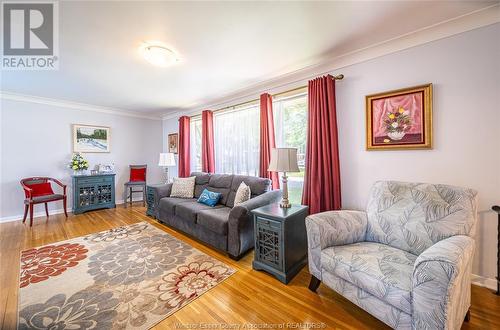 3240 St. Patrick'S Dr, Windsor, ON - Indoor Photo Showing Living Room