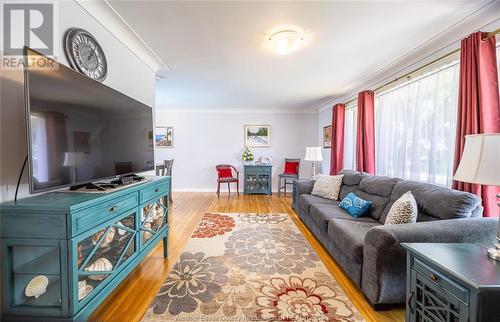 3240 St. Patrick'S Dr, Windsor, ON - Indoor Photo Showing Living Room