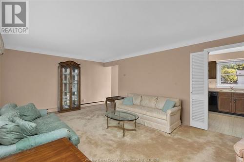 237 Burlington, Tecumseh, ON - Indoor Photo Showing Living Room