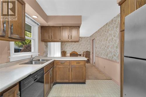 237 Burlington, Tecumseh, ON - Indoor Photo Showing Kitchen With Double Sink