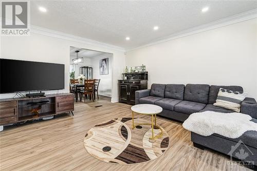 1358 Gerald Street, Ottawa, ON - Indoor Photo Showing Living Room