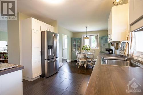 1860 Featherston Drive, Ottawa, ON - Indoor Photo Showing Kitchen With Stainless Steel Kitchen