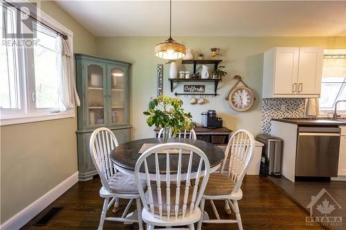 1860 Featherston Drive, Ottawa, ON - Indoor Photo Showing Dining Room