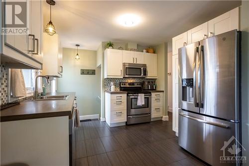 1860 Featherston Drive, Ottawa, ON - Indoor Photo Showing Kitchen With Stainless Steel Kitchen