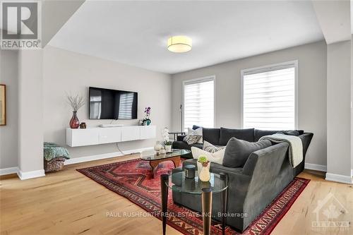 65 Pelham Crescent, Ottawa, ON - Indoor Photo Showing Living Room