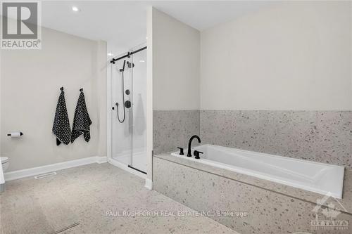 65 Pelham Crescent, Ottawa, ON - Indoor Photo Showing Bathroom